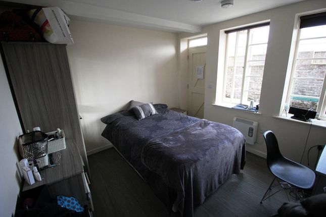 2 Bed Flat To Rent In Bills All Inclusive Shaw Works