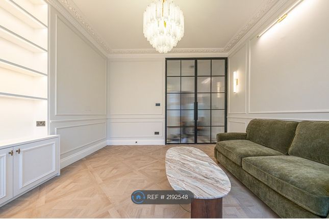 1-bed flat on Huron Road, London, £2,695/mo