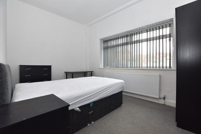 Room 1, 12, Infirmary Road, Chesterfield photo 2