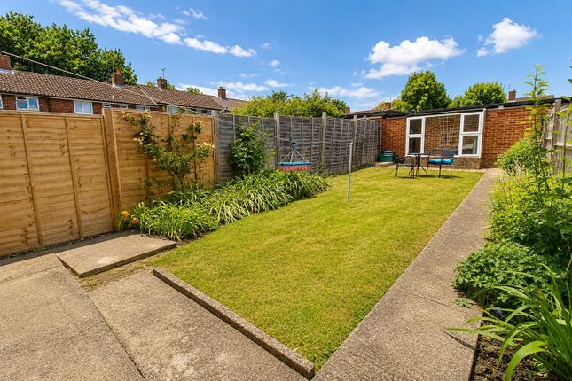 47, Cherry Orchard, Hertfordshire photo 4