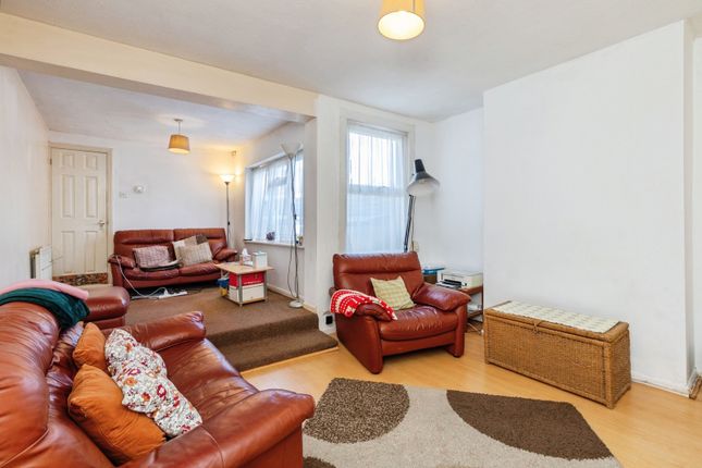 149, Frindsbury Road, Kent photo 4