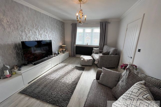 14, Gwern Heulog, Rhondda Cynnon Taff photo 4