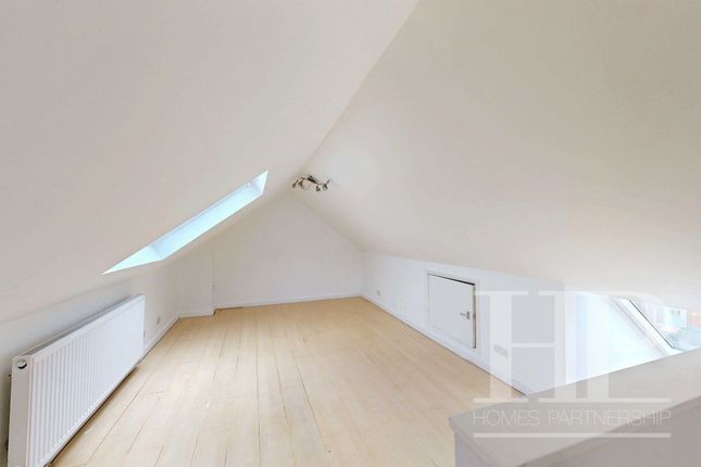 3 Tennyson Close, Crawley photo 4