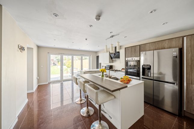 134, Domonic Drive, London photo 4