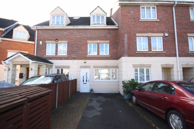 Town house for sale in Rose Park Close, Yeading, Hayes