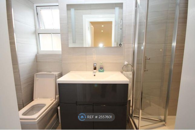 Studio  Flat, Edgwarebury Lane, Edgware photo 4