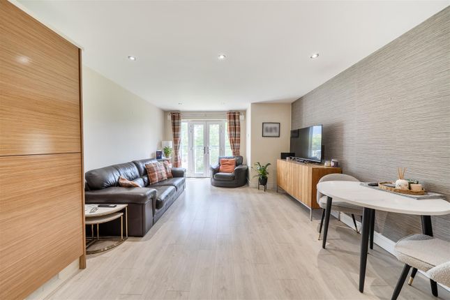10 Elliott Court, 161, Elliott Avenue, Ruislip photo 4
