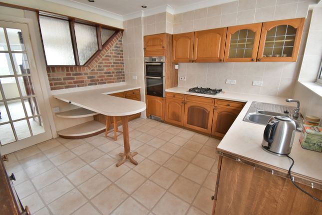 10, Greenwood Avenue, Ferndown photo 4