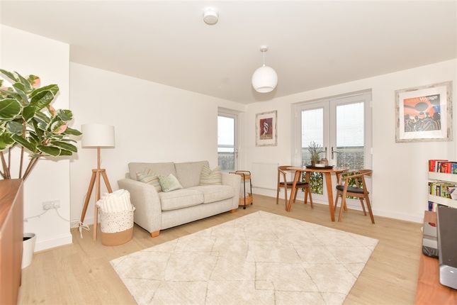 Dearman Crescent, Hythe photo 2