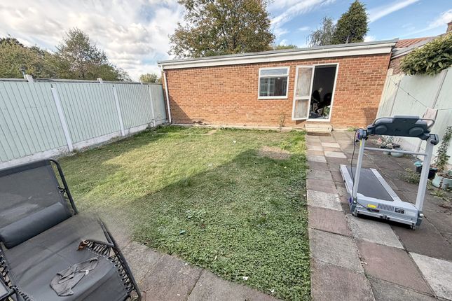 107, Cranford Lane, HOUNSLOW photo 4