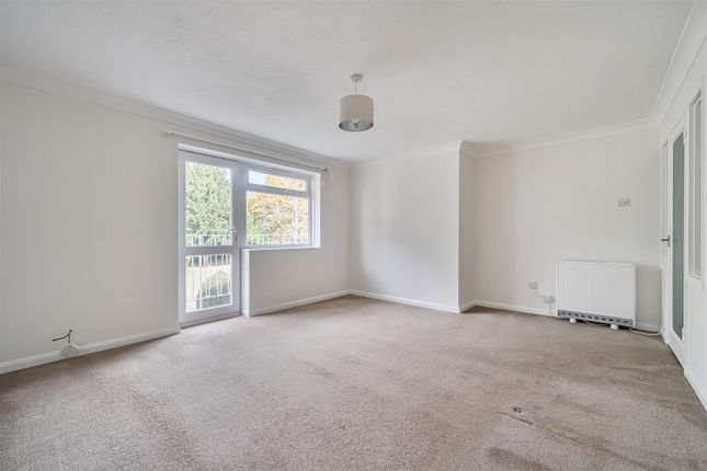 14 Caroline Court, Bath Road, Reading photo 3