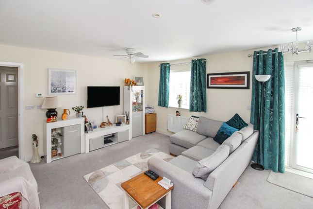 10, Millpond Lane, Horsham photo 4