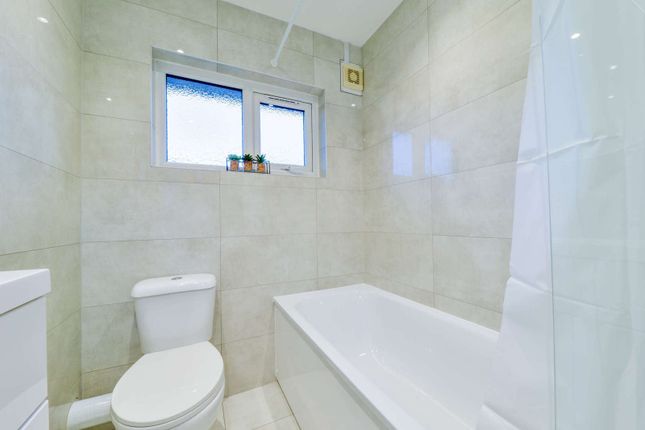 Pond Croft, Pond Croft, Hatfield photo 3