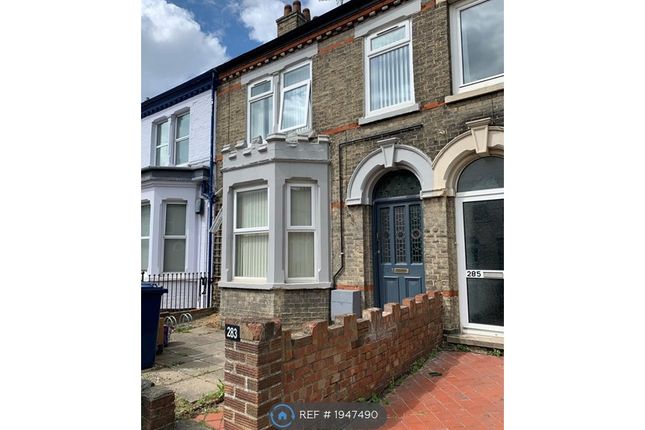 Terraced house to rent in Mill Road, Cambridge CB1