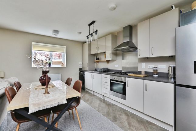 30, Broom Hayes, Rotherham photo 3