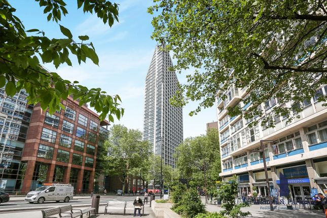 Thumbnail Flat for sale in Elephant And Castle, London