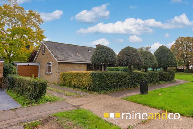 Thumbnail Bungalow for sale in Briars Lane, Hatfield