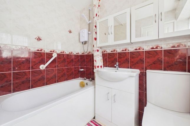 2 Allensway, Stanford-Le-Hope photo 4
