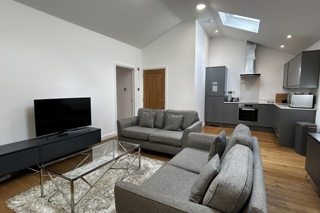 2-bed house on 3 Beacon Mews, South Road, Weybridge, £1,875/mo