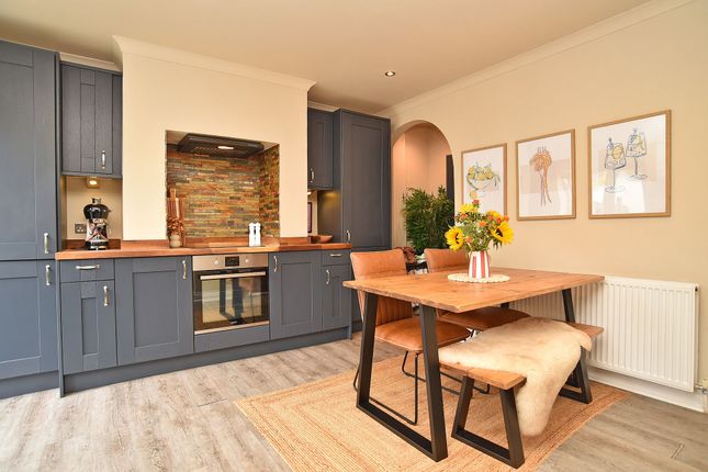 1 Mount Gardens, Harrogate photo 2