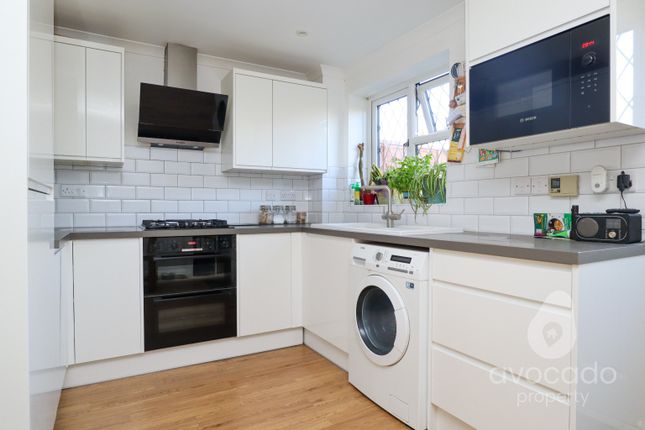 19 Viburnum Court, West End, Surrey photo 3