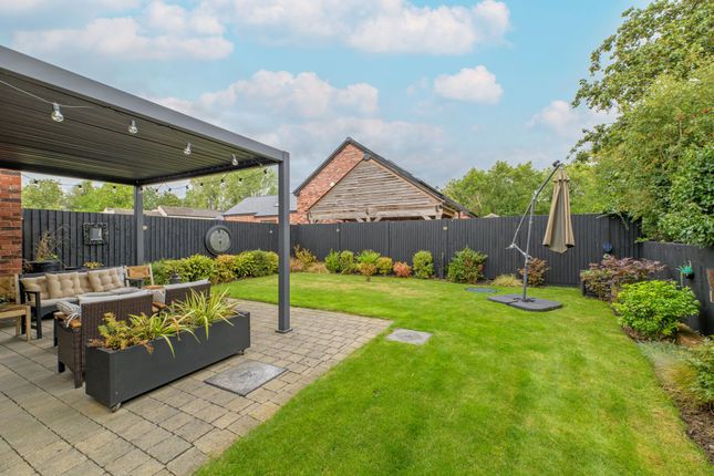 2 Millpond Court, Frodsham photo 4