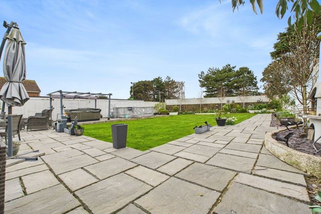 Chay House, Elm Grove, Lancing photo 3