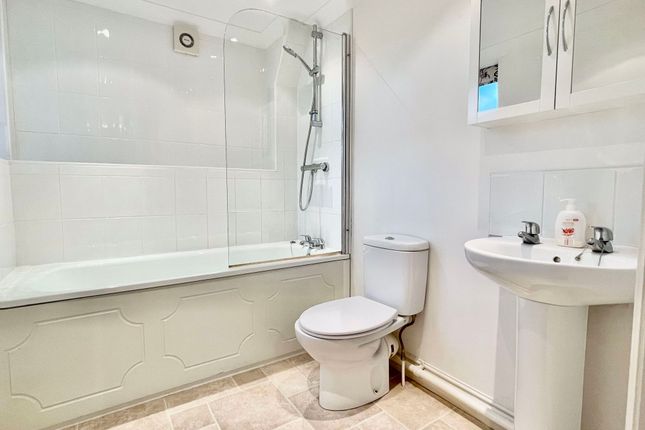 Flat 5, Francesca Court, Cowes photo 4