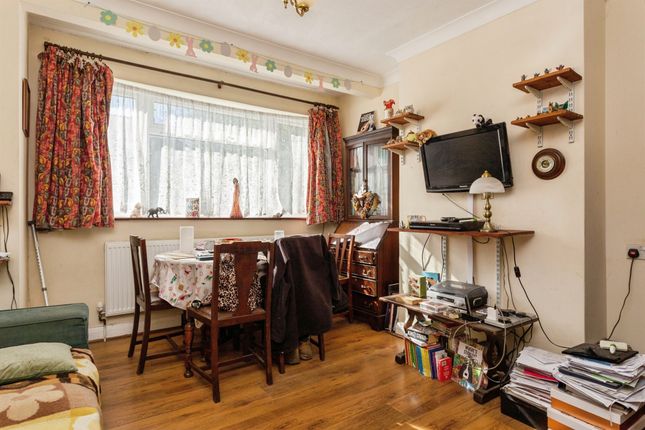 12, Ivy Close, HARROW photo 3