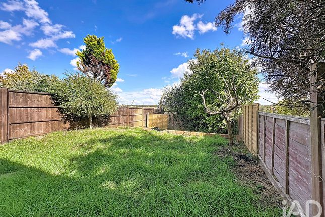 13, Whitebarns, Buntingford photo 4