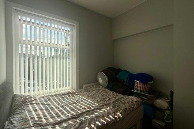 33, King Street, Heckmondwike photo 4