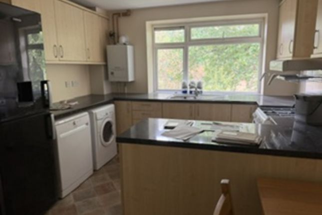 5 Frogmore Court, Blackwater, CAMBERLEY photo 5
