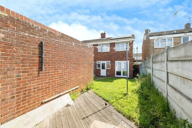 8, Swallow Walk, Hornchurch photo 3
