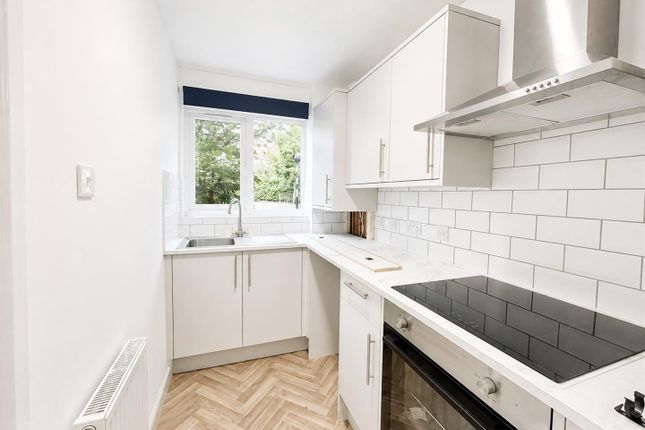 41 Grovebury Court, Chase Road, London photo 2