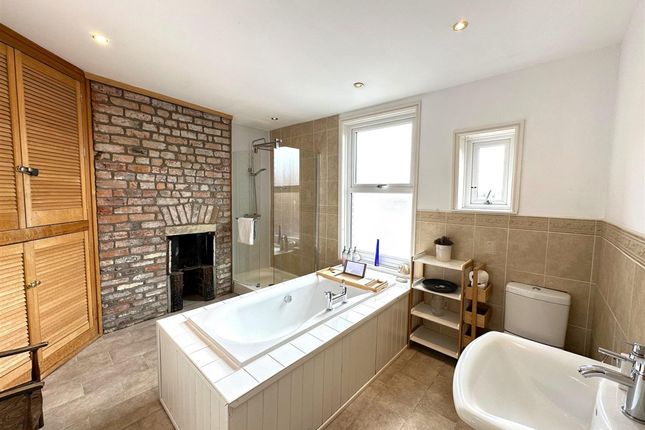 63 Longwestgate, Scarborough photo 4