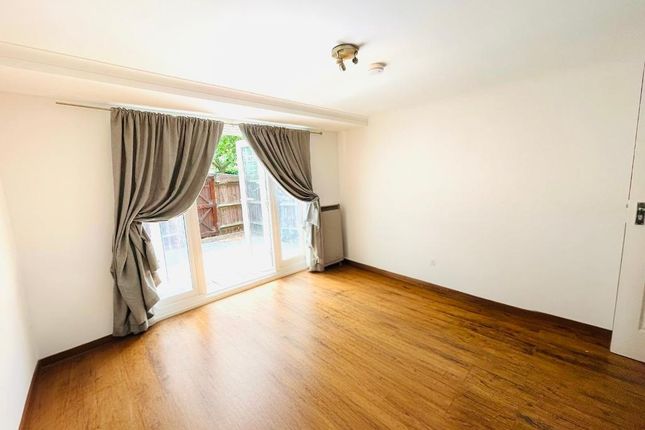 8, Blondin Street, Bethnal Green, Bow photo 4
