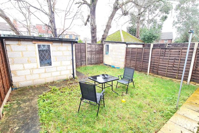 16, Ramscroft Close, Edmonton photo 4