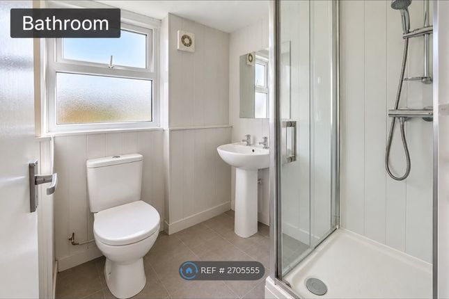 Warren Hill, Top Floor Flat, Torquay photo 3