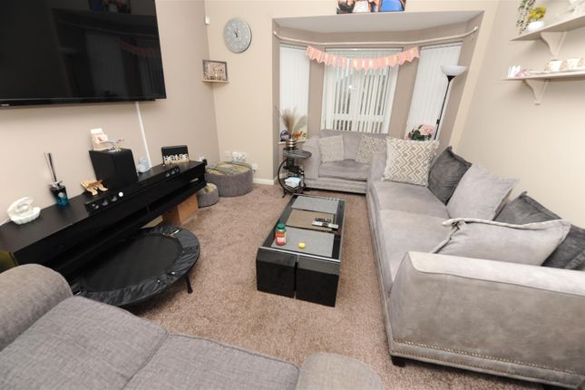 Flat L, 4, Chamberlain House, Ned Lane, Bradford photo 4