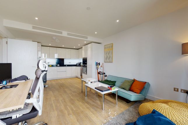 Flat to rent in Gladwin Tower, Nine Elms