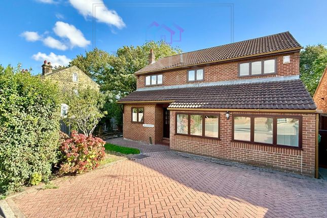 5-bed detached on The Paddocks, Pontefract, £400,000