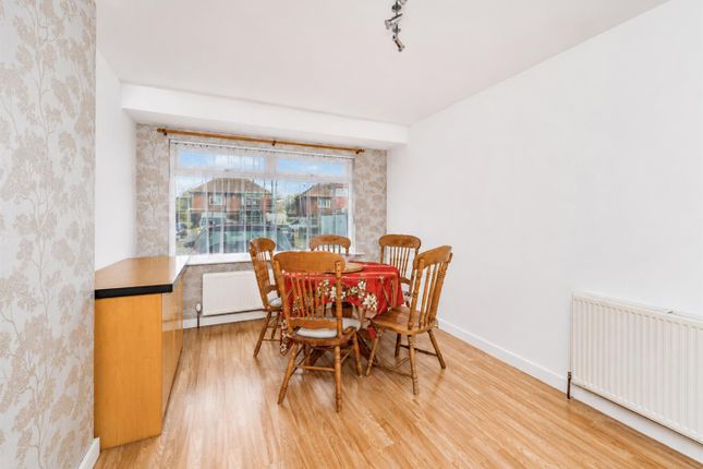 62, Blacklock Crescent, Dundee photo 4