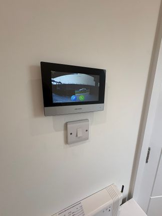 Flat 12, Iby House, Southend Road, London photo 2