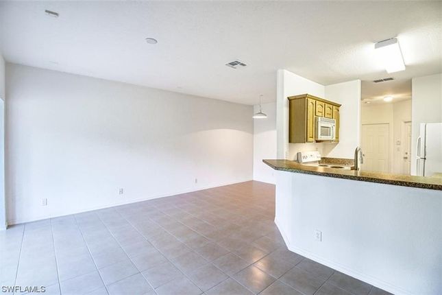 Town house for sale in 8189 Pacific Beach Drive, Fort Myers, Florida, United States Of America