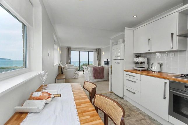 6 Totland Court , Victoria Road , Milford on Sea  photo 4