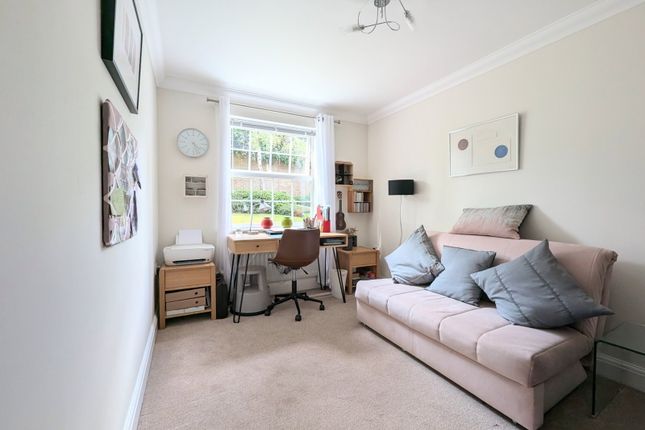 Mitre Court, 34,Flat 3, Worthing Road, Horsham photo 3
