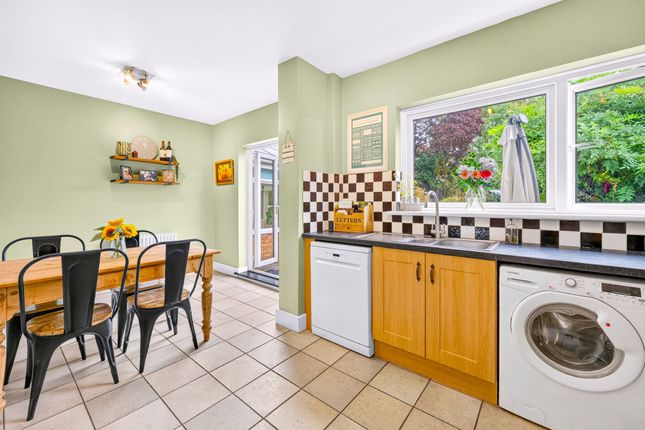 31 Charnwood Drive, London photo 4
