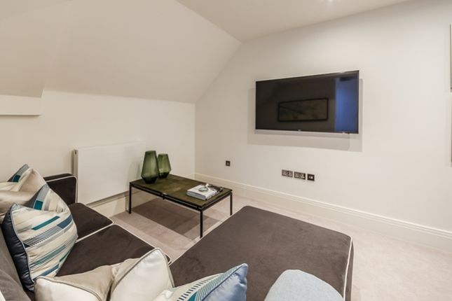 Oxford Penthouse, Palace Wharf, Rainville Road, London photo 3