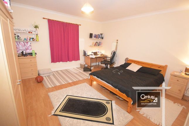 Lodge Road, SOUTHAMPTON photo 3