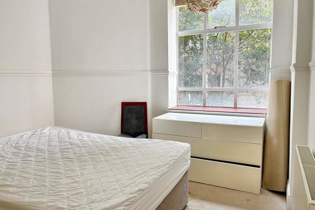 Alexandra Court, Maida Vale, London photo 4